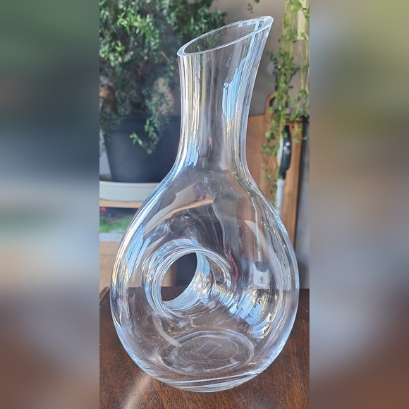 Elegant Wine Decanter - Picture 2 of 4